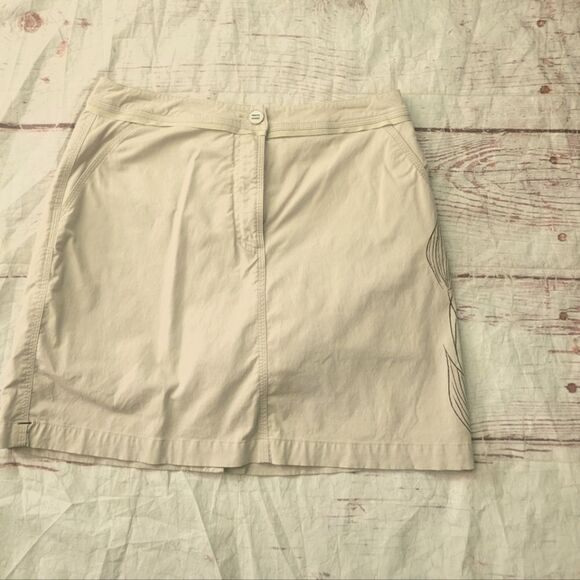 Title Nine Skort With Side Leaf Print Size 8 - Picture 1 of 5